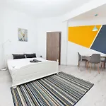 アパート Color Franceza Street 4bedrooms ブカレスト