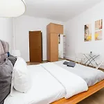 Color Franceza Street 4bedrooms ブカレスト