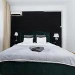 Color Franceza Street 4bedrooms アパート ブカレスト
