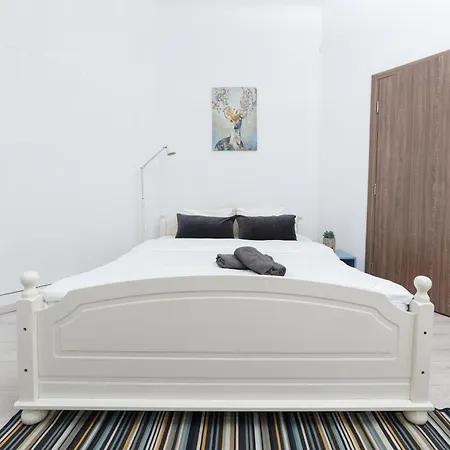 Color Franceza Street 4bedrooms * Bucarest