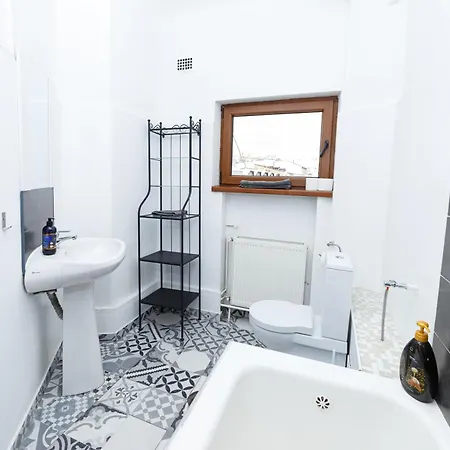 Color Franceza Street 4bedrooms アパート