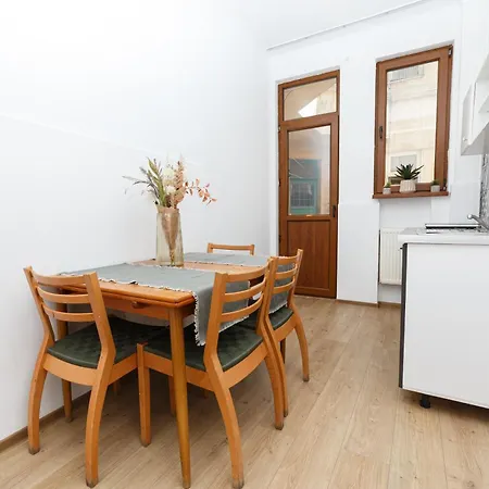 דירה Color Franceza Street 4bedrooms בוקרשט