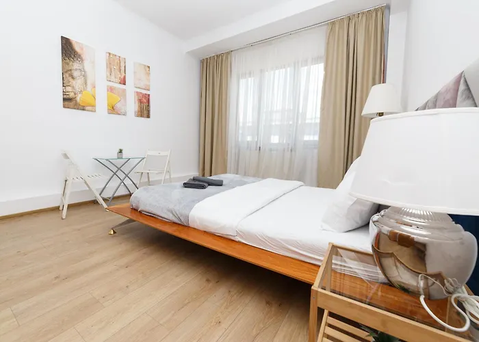 Color Franceza Street 4bedrooms Bucureşti