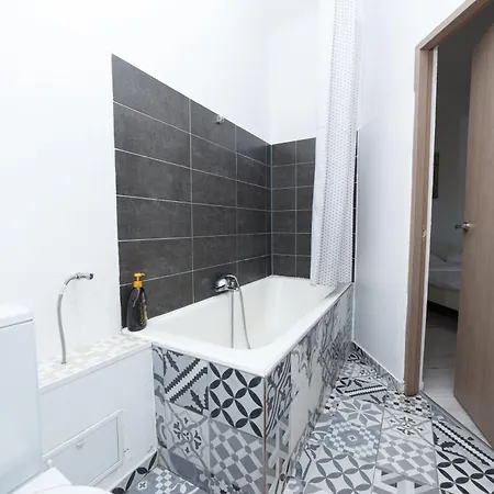 Color Franceza Street 4bedrooms Διαμέρισμα *