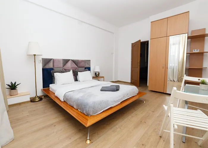Color Franceza Street 4bedrooms Apartment